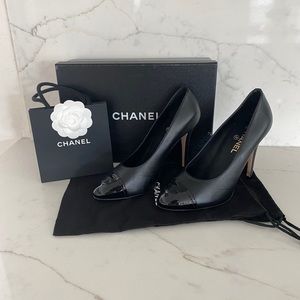 CHANEL lamb skin patent calfskin black pumps 39.5